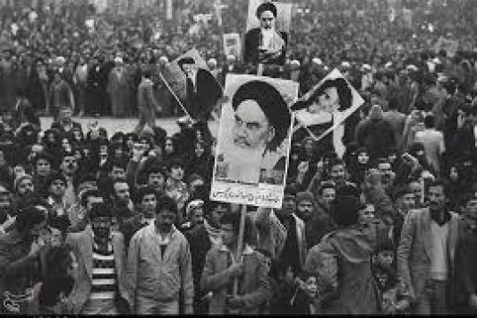 مقایسه‌ تجربه تاریخی انقلاب‌ها با انقلاب اسلامی ایران